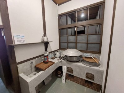 竹東宿舍區32號修復為早期的廚房樣貌 (林業保育署新竹分署拍攝)